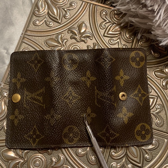 🌹 REPOSH • Vintage Louis Vuitton Dark Brown Signature Monogram Key Holder - Picture 2 of 16